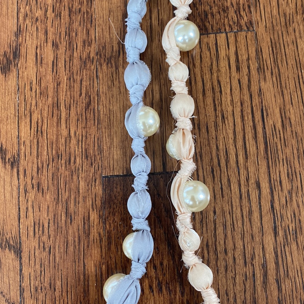 Set of 2 J crew faux pearl and ribbon necklaces - Picture 2 of 9